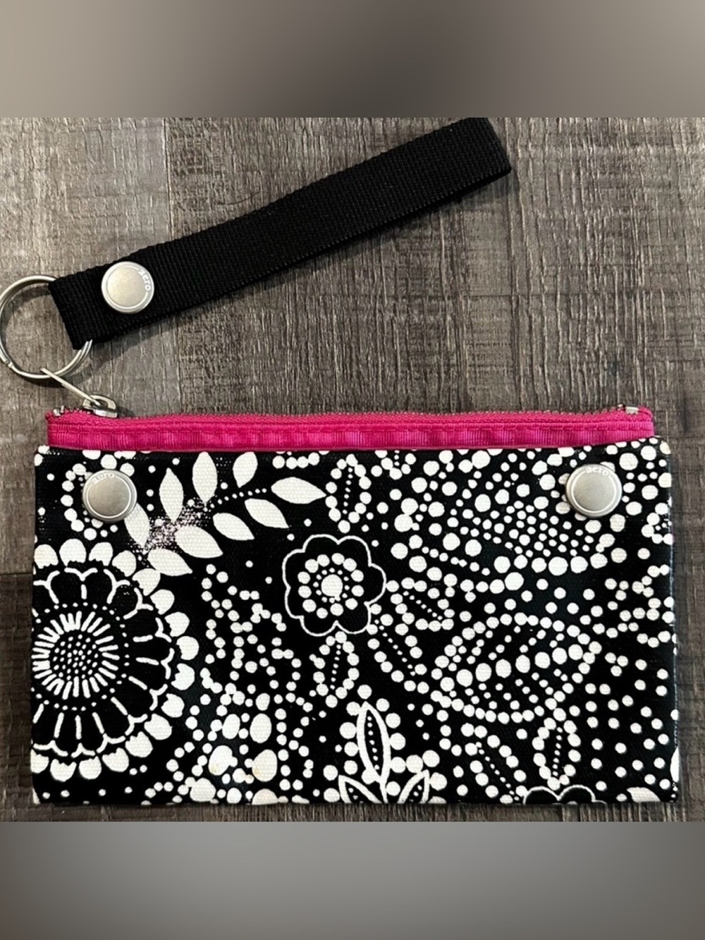 💞 New 6-Pocket Expanding Black & White Floral Wristlet